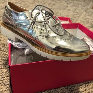 LADIES SILVER (FLAT) SHOES